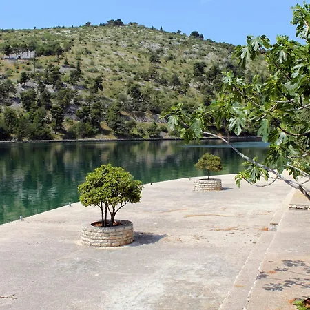 Seaside House Zaton, Krka - 23406 * Zaton (Sibenik-Knin)